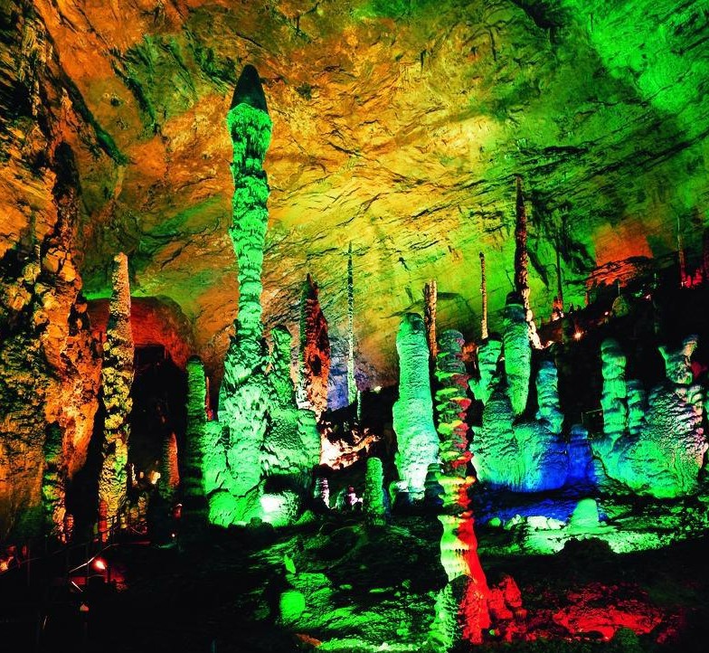 易驴行 攻略号作者咨询张家界九天洞被称为"亚洲第一大洞",有四大绝