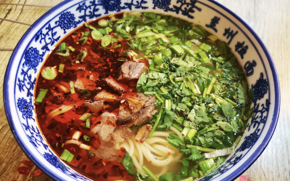 乌兰美食-占富牛肉面炕锅土火锅(茶卡店)