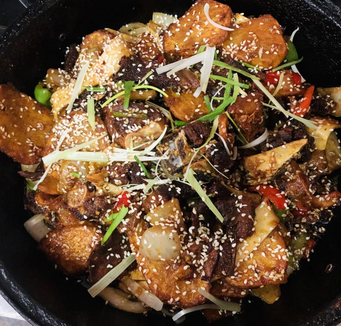 乌兰美食-伊升砂锅居