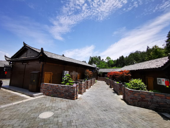 住宿推荐云栖居客栈,多雨青年旅舍,贝锦卡民俗酒店
