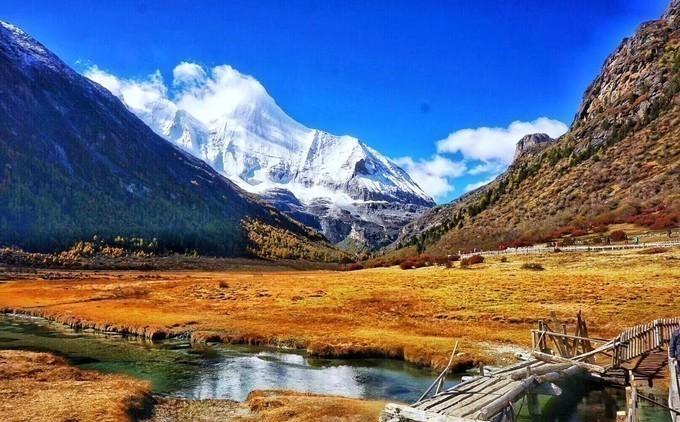 专属稻城亚丁的秋日美景