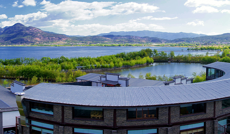 【懒人品质团】 丽江拉市海一日游 粉红帝国旅拍骑马沙滩车茶马古道