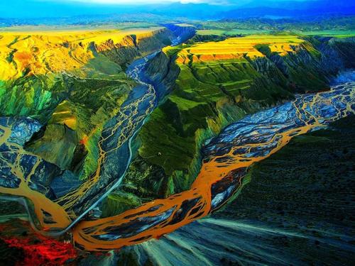 南北疆穿越18日定制摄影探险深度游小众玩法美食品鉴三大峡谷两大草原