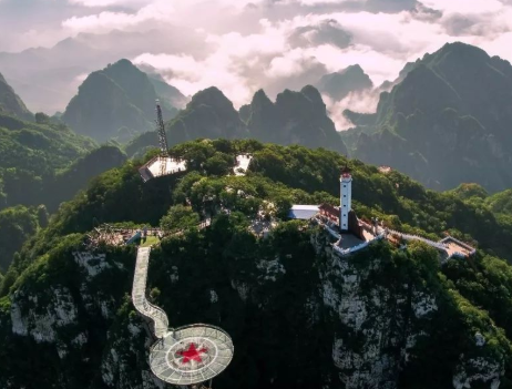 陈列馆,听五壮士的革命故事,感受当年五勇士跳崖前誓死如归的英雄气概