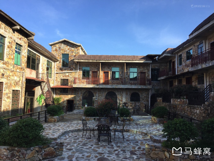 资兴回龙山山顶有酒店吗