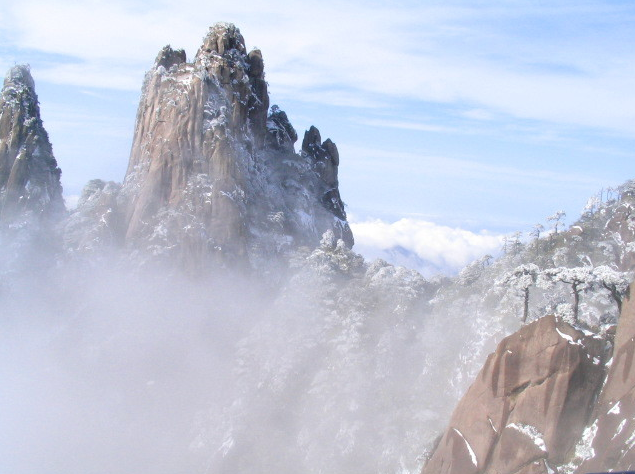 经小天池庐山会议旧址吼虎岭博物馆含鄱口植物园五老峰三叠泉专车陪同