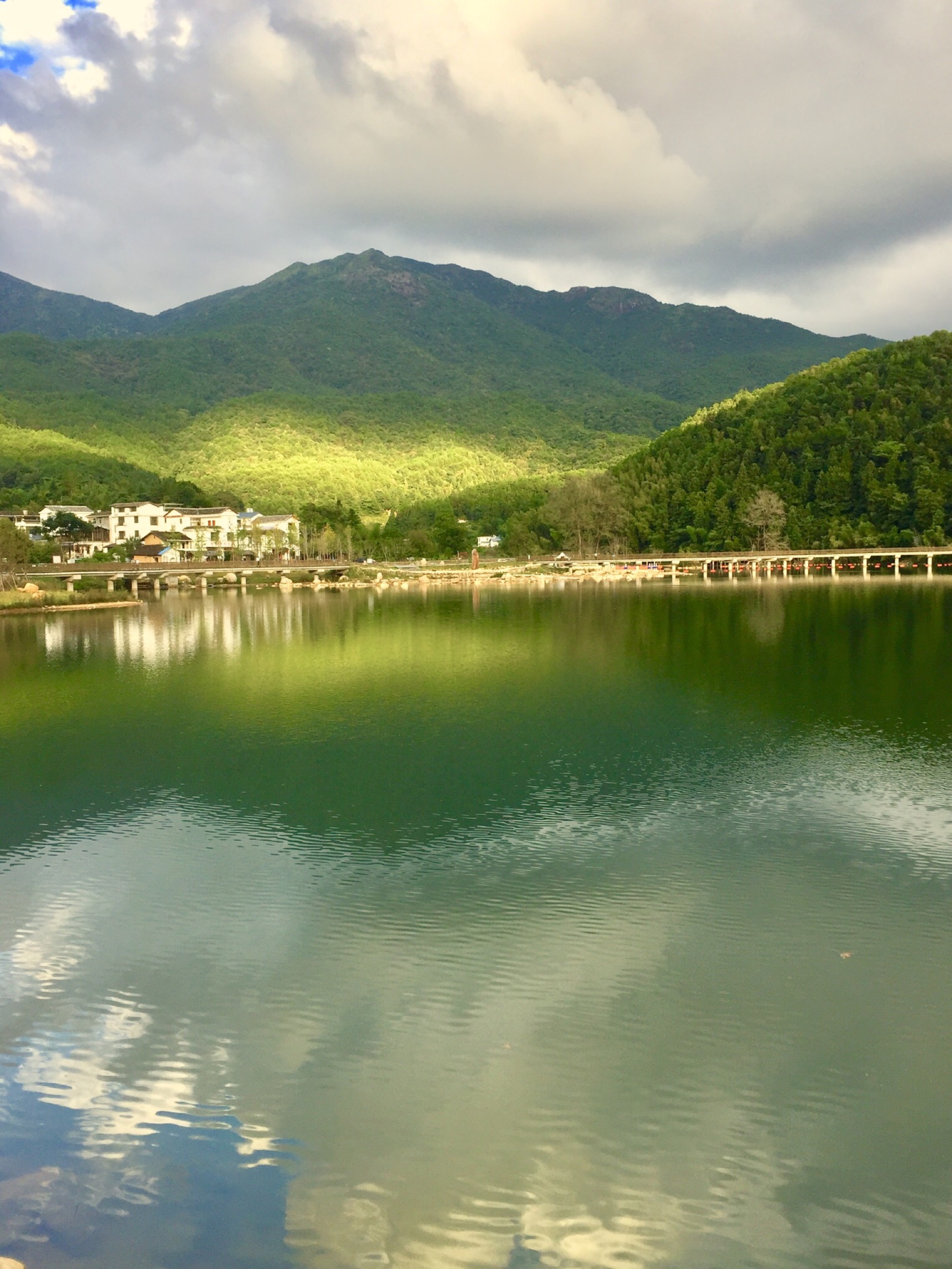 梁野山仙女湖图片