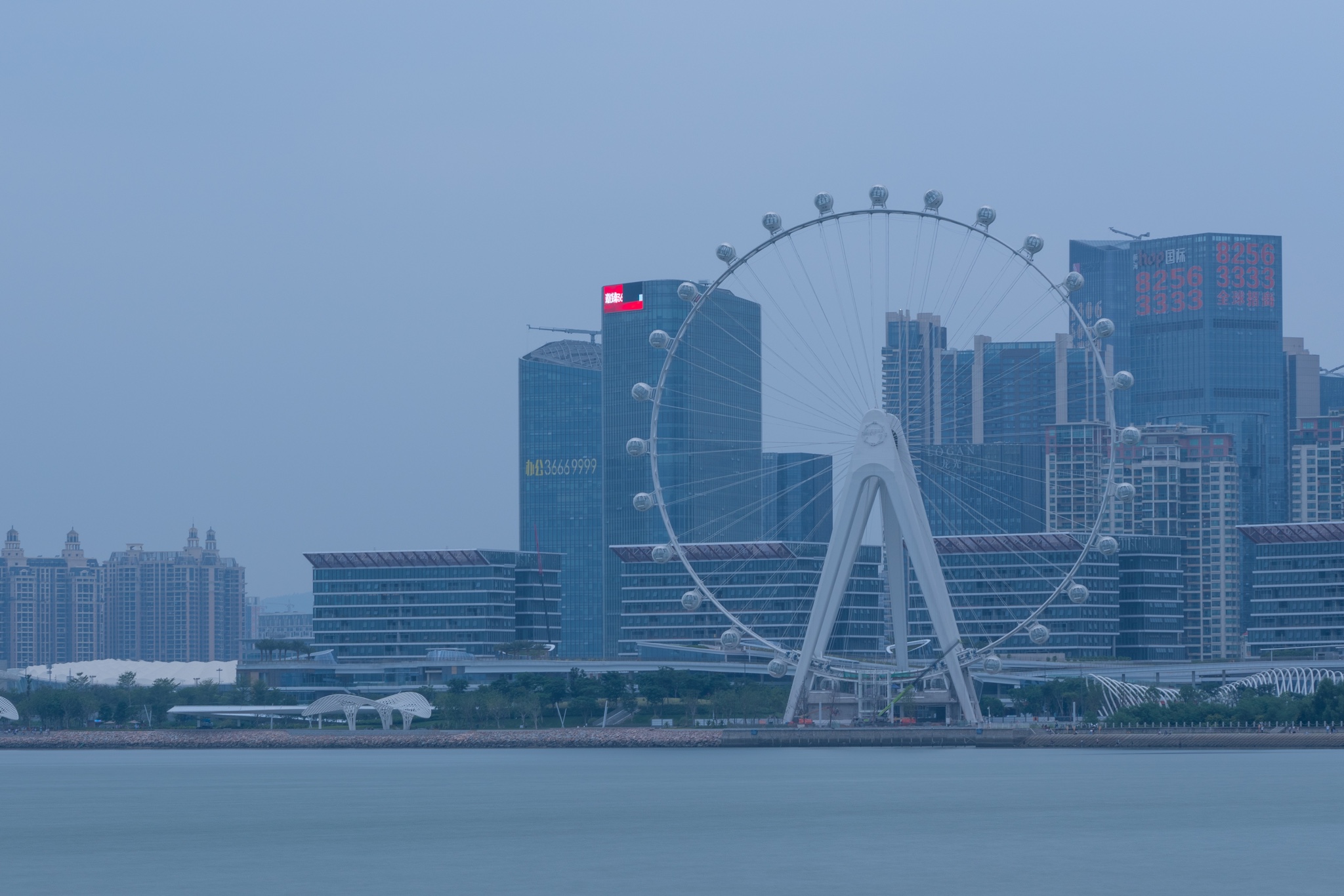 view深圳宝安欢乐港湾摩天轮