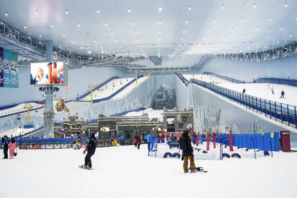 成都最大室内滑雪场图片