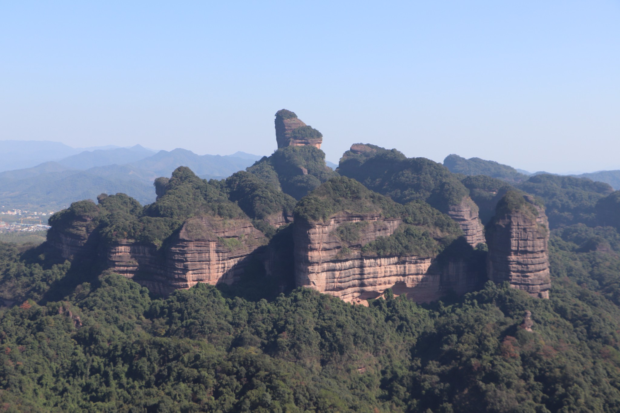 "有山千丈色如丹,三叠风光一径盘"——记韶关丹霞山长老峰十八公里