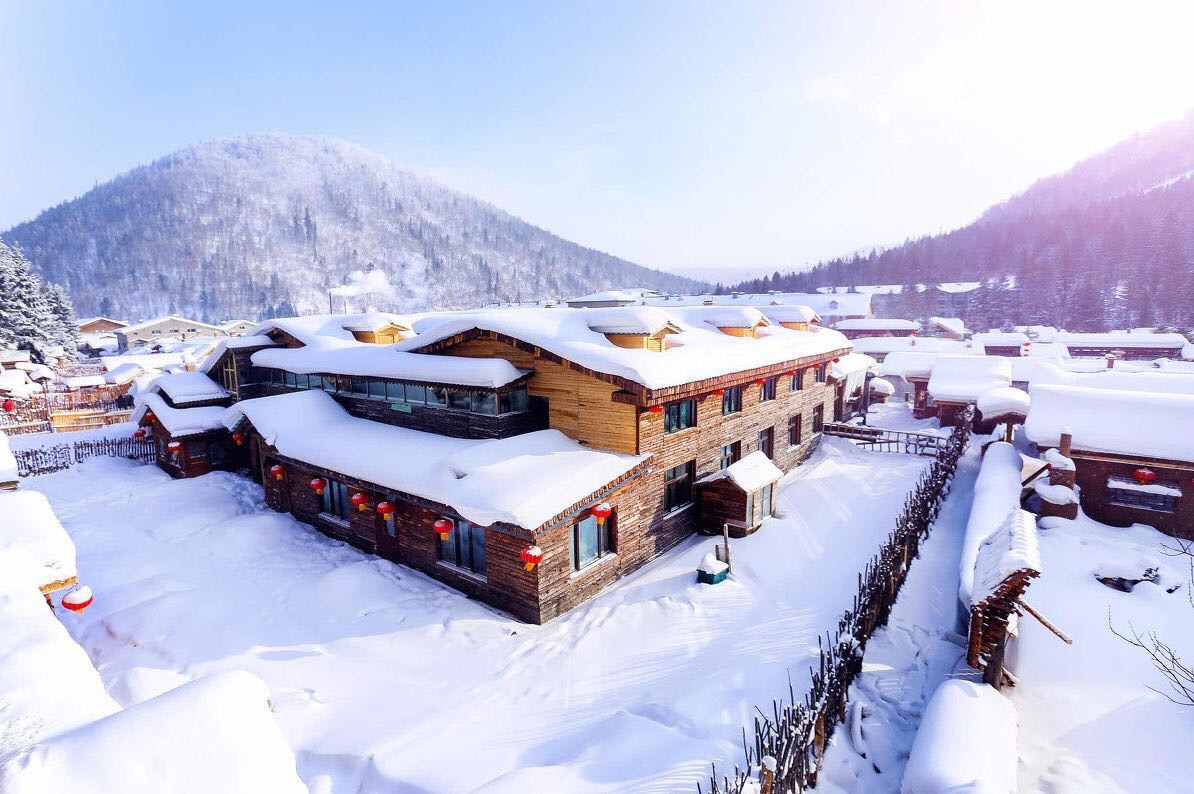 雪谷与雪乡的不同之处在于,雪谷更为宁静淳朴,更接近以前东北小村庄的