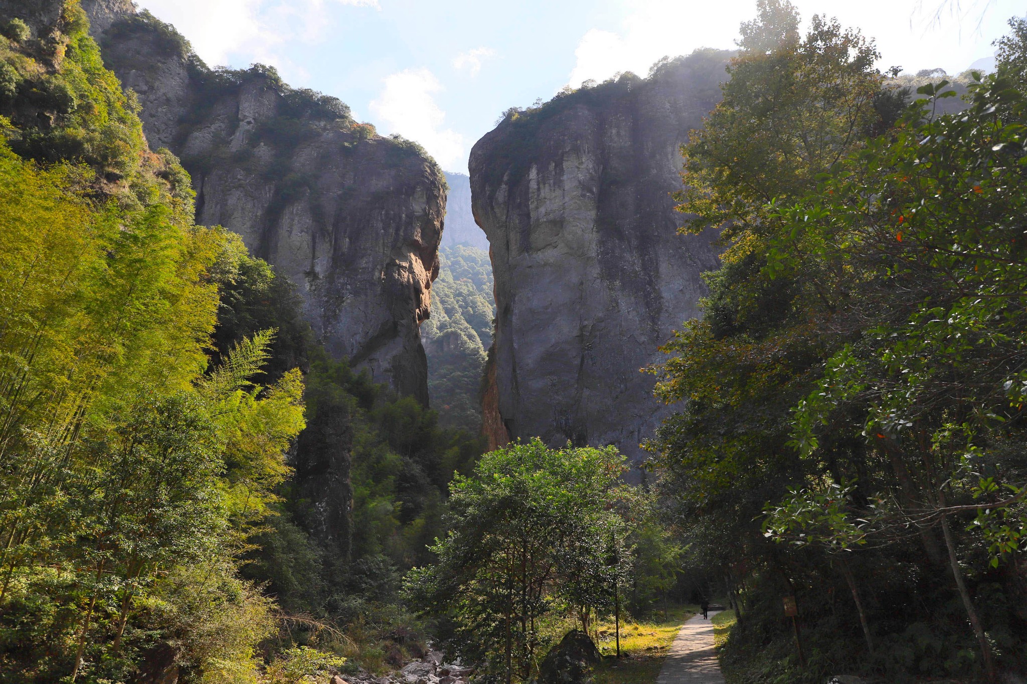 雁山第一石——天下第一门——雁荡山