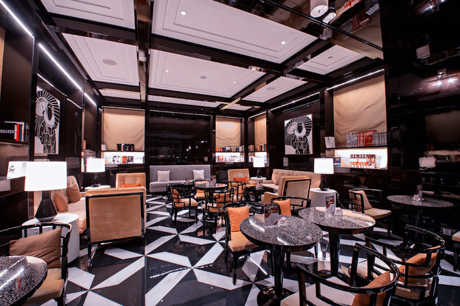 相比于声名在外的涵碧楼,南京涵月楼更像是小家碧玉般(并不)默默地在