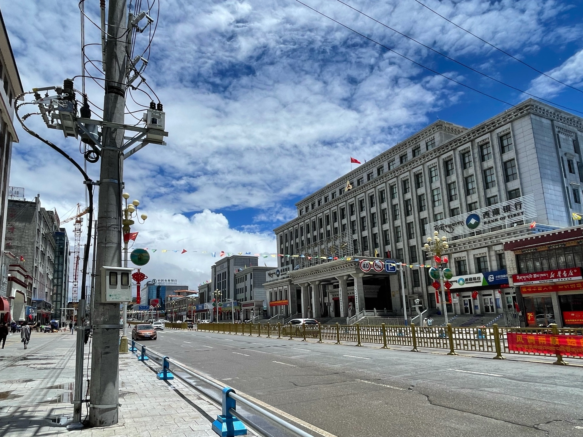 《放晴放风逛那曲》