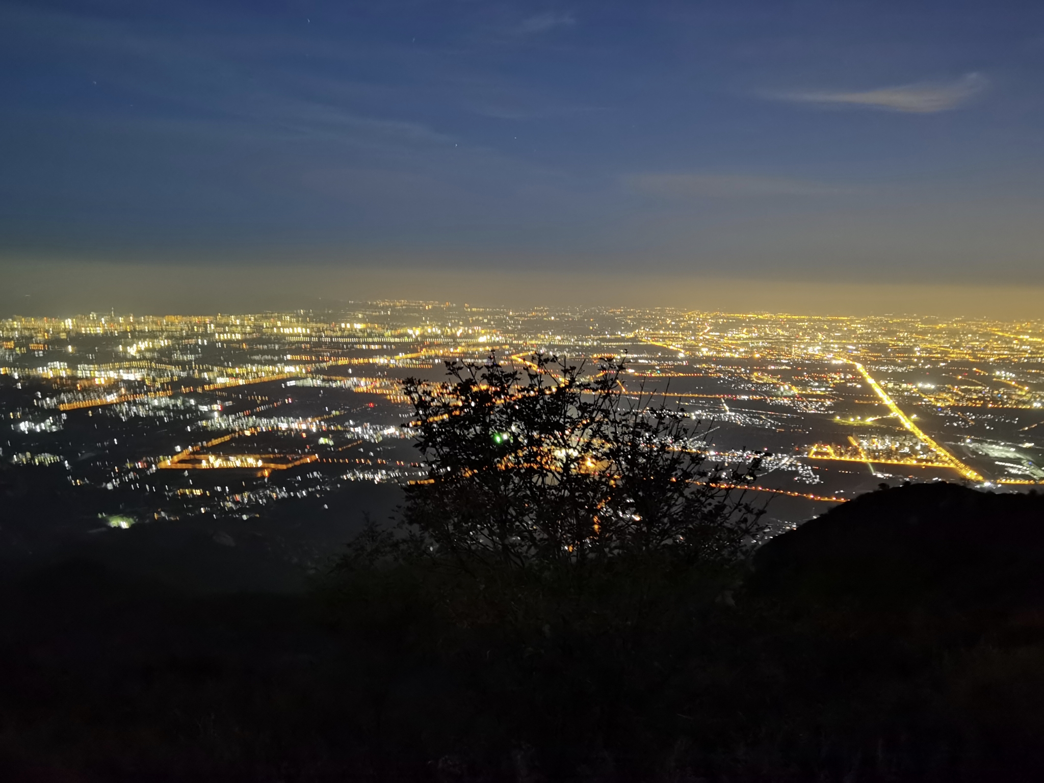 京城落日和夜景在妙峰山上