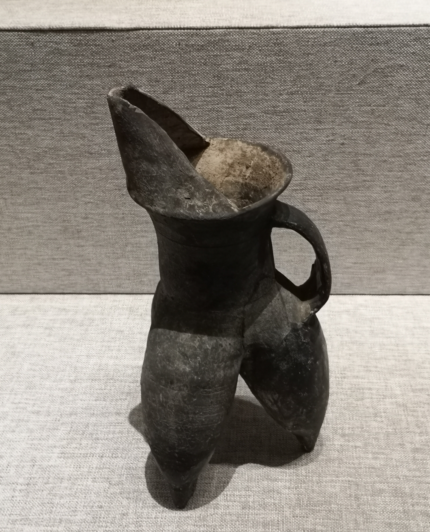 眀河南博物院白陶鬶河南博物院红陶鬶河南博物院网纹细柄黑陶豆河南