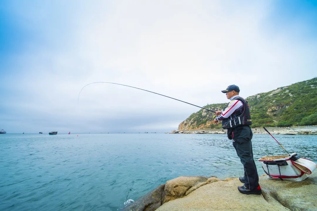 鱼群丰富的大万山岛是一个海钓的好去处在这里沉下心来与自我对话感受
