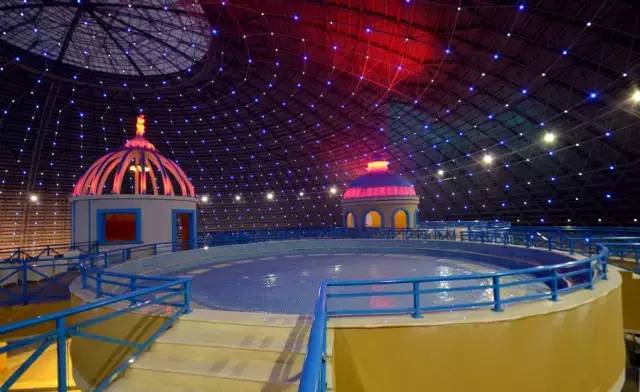 国轩温泉宫,位于"中国最美村镇"庐江汤池,壳体高度55米,直径138米,是