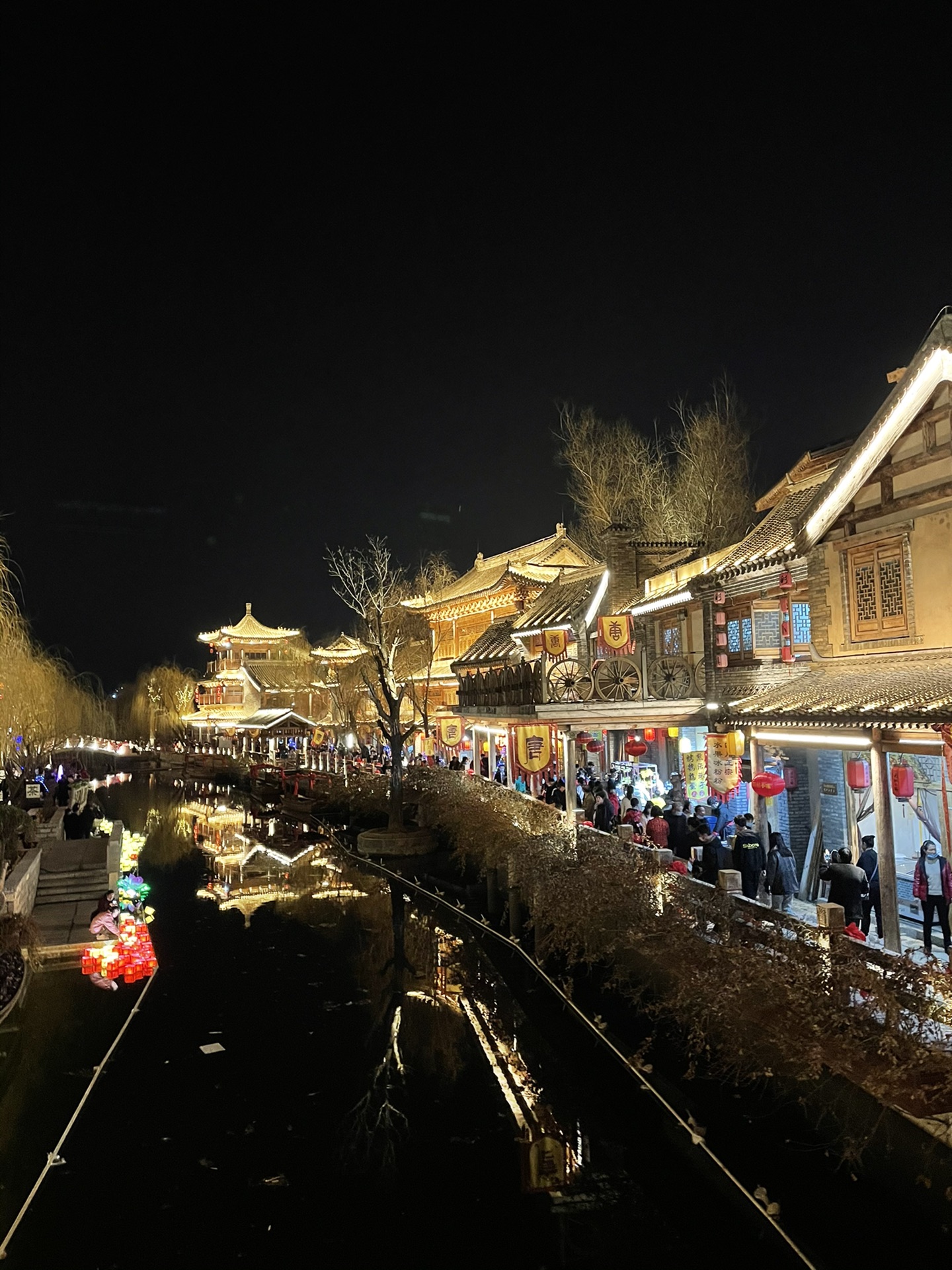 夜游沂水彩虹小镇