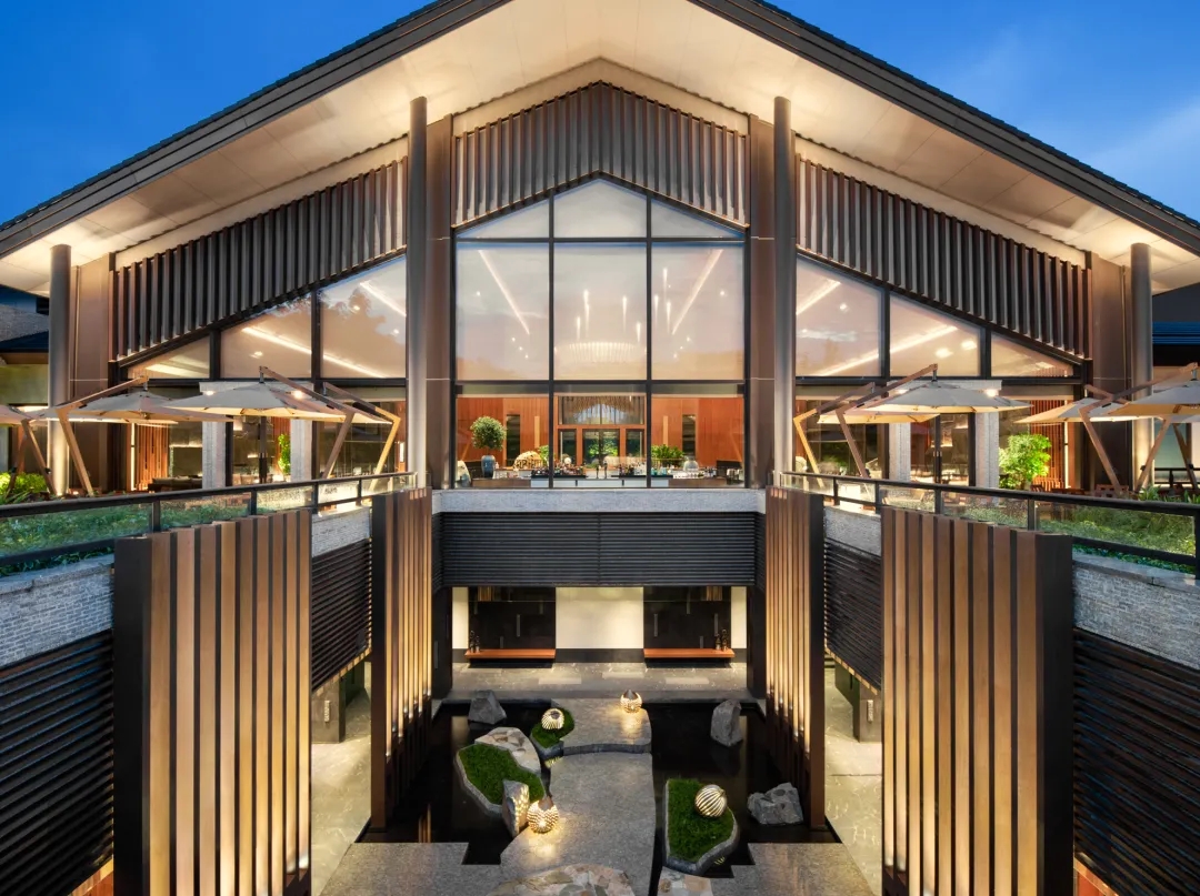 广东清远芊丽酒店1间1晚2大2小自助早餐双人晚餐套餐含温泉泳池首晚