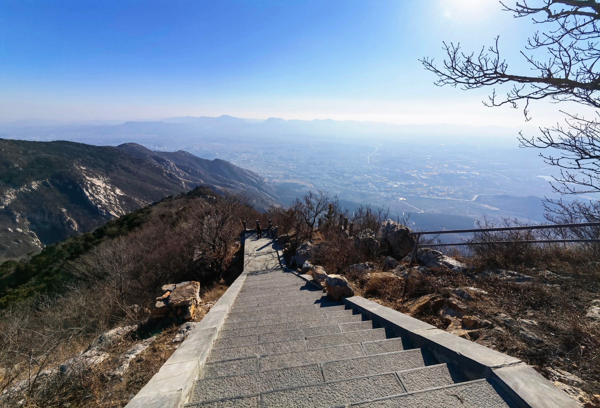 留恋飘在山上的感觉峻极峰北南穿越61嵩山主峰