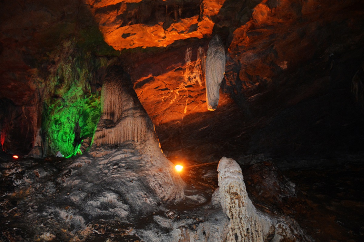 樵山神仙洞景区门票奇山秀水神仙洞天然形成的地下钟乳石溶洞