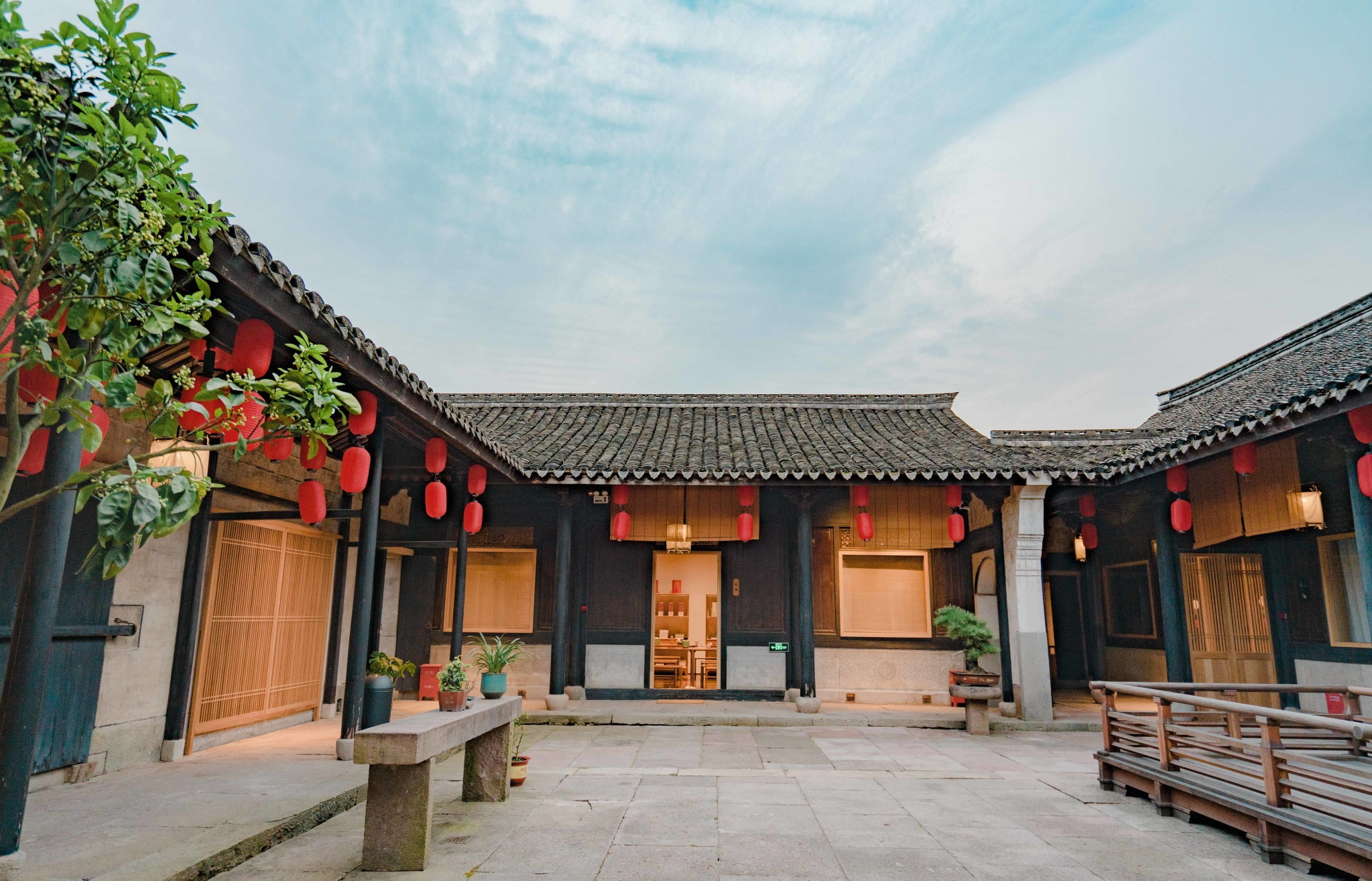 "聚宽书院的名字取意便来自于《周易·干》.