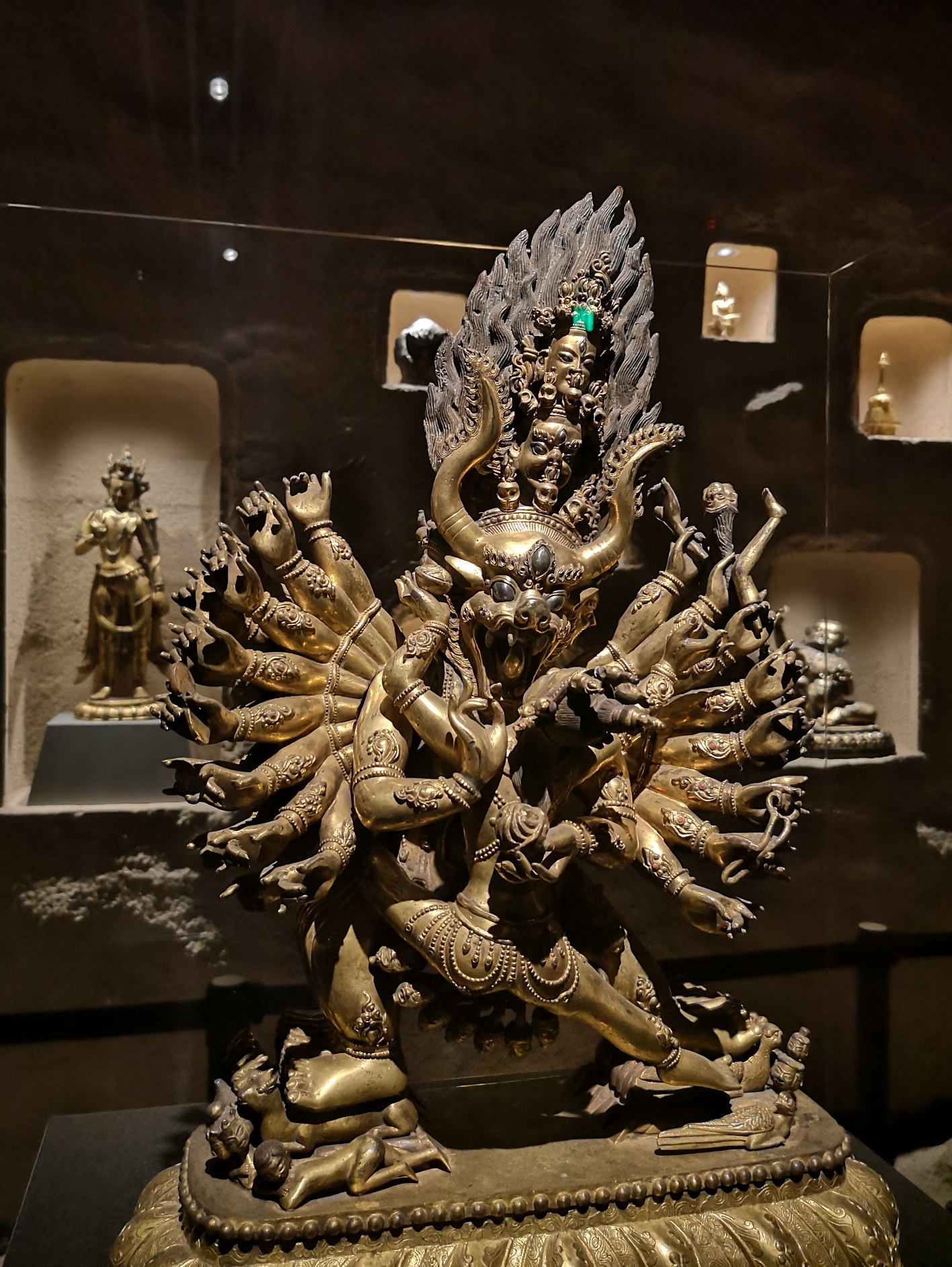 上海观复博物馆铜鎏金大威德金刚像上海观复博物馆上海观复博物馆铜