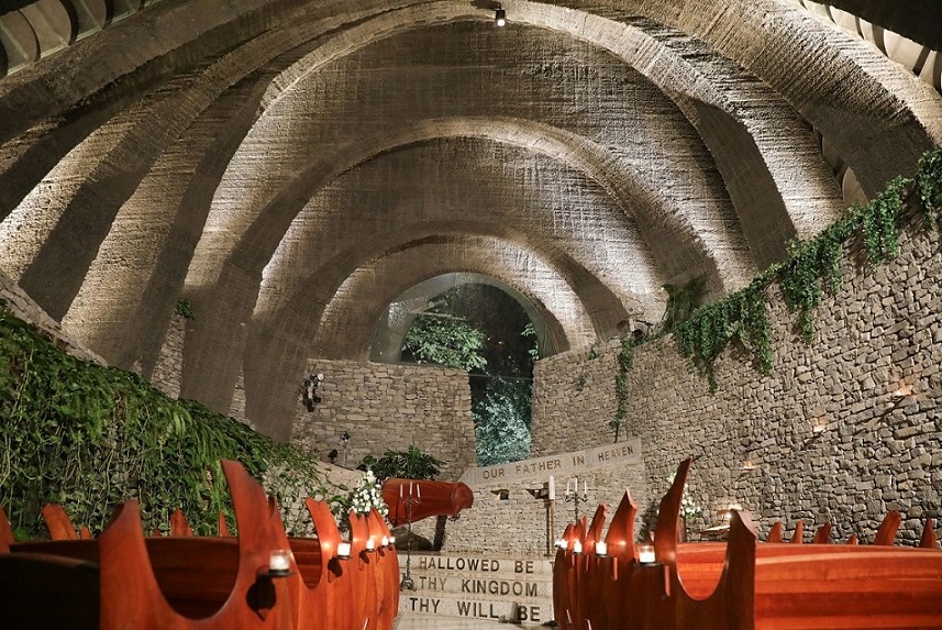 石之教堂:美国"有机建筑"派巨匠和日本"非教堂"派传教士的灵魂契合