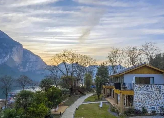 花都里精品民宿住宿推荐化屋生姜化屋乌鸡玛瑙红樱桃化屋特色农产品