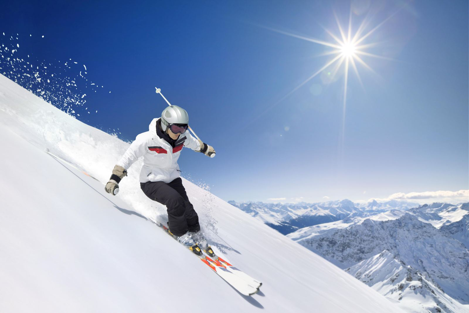 穿梭于冰雪的舞台 体验高山滑雪的乐趣 感受速降的快乐 年会3日2晚