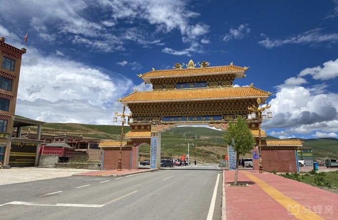 理塘东城门旅游图片,理塘东城门自助游图片,理塘东城门旅游景点照片