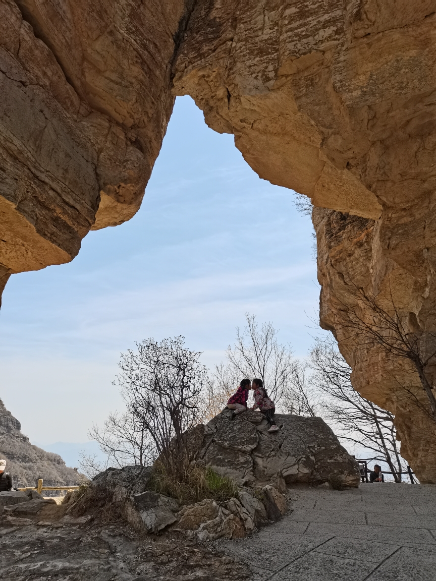 白桦林温泉谷,彻底缓解疲劳又见飞狐峪,多了两小妞的陪伴暖泉古镇