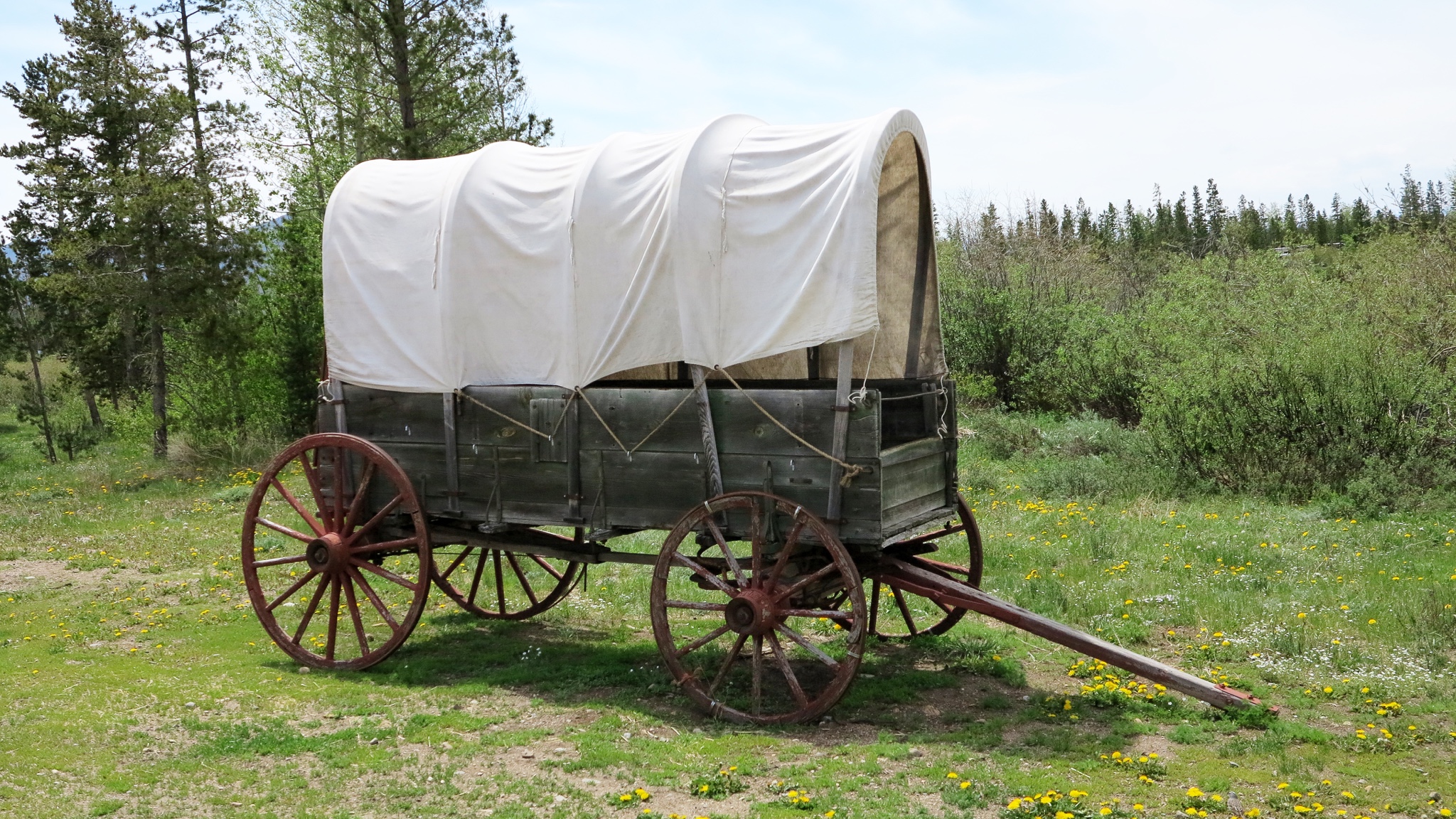 一般都认为房车最初是源于吉普赛人的大篷车,吉普赛人商队在欧洲旅行