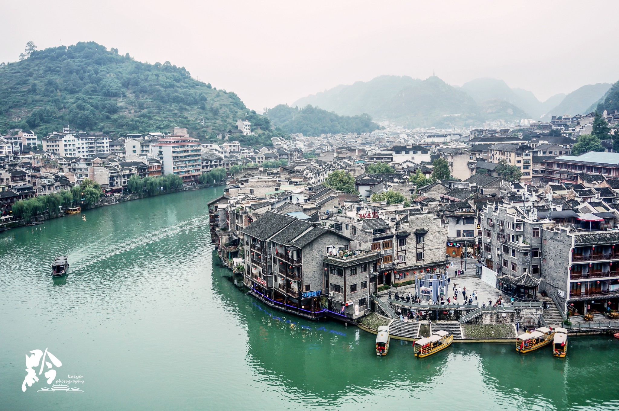 多彩贵州黔山秀水寨舞欢歌