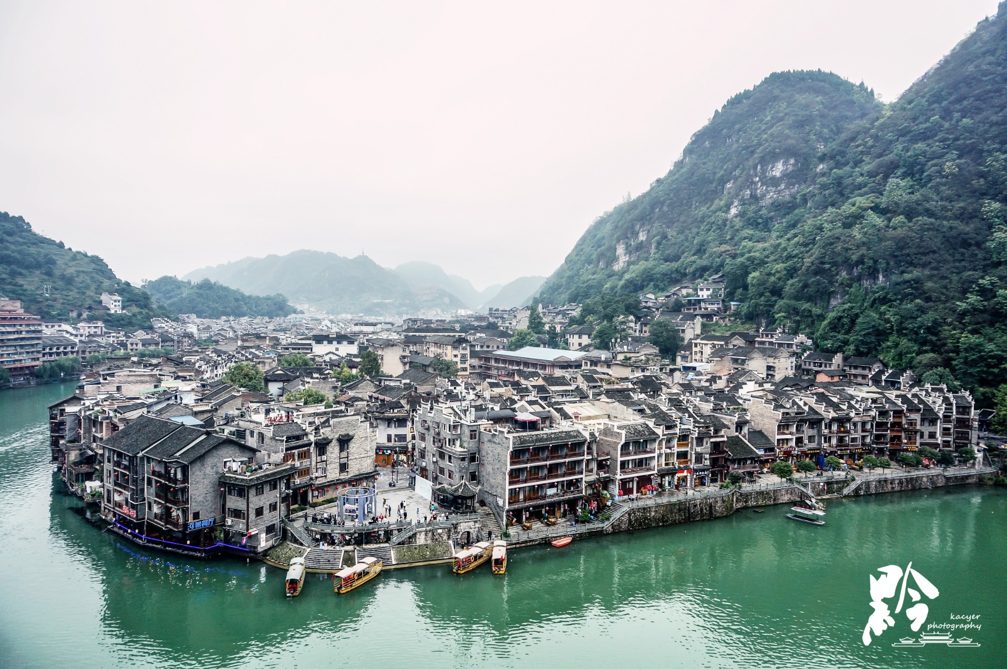 多彩贵州黔山秀水寨舞欢歌