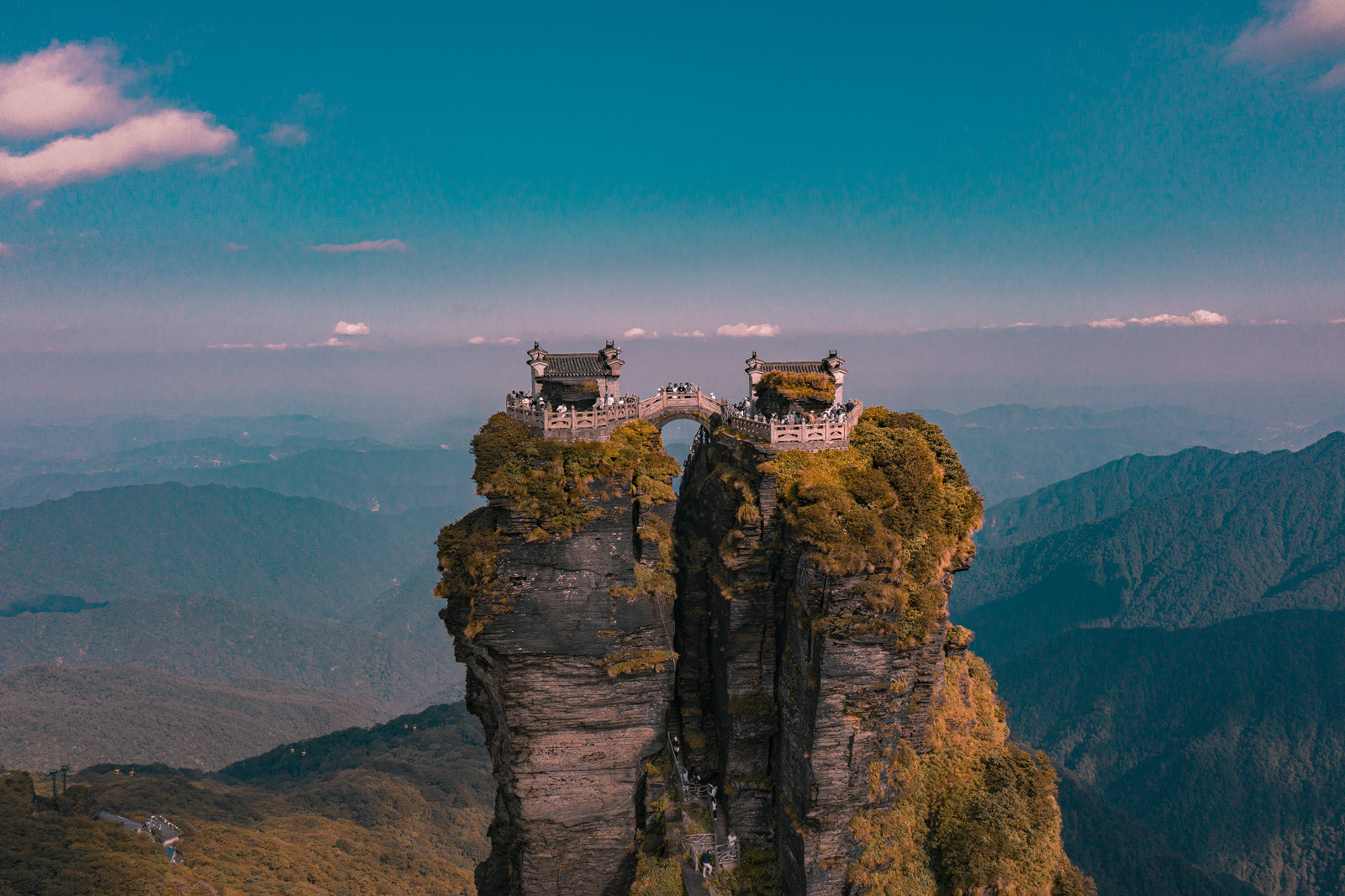 贵州旅游【行程规划·路线设计】2-30日路书（行程规划+景点攻略+语音讲解） 黔东南 黔西南 贵阳 小七孔 千户苗寨 梵净山 黄果树瀑布 万峰林 织金洞 镇远古城