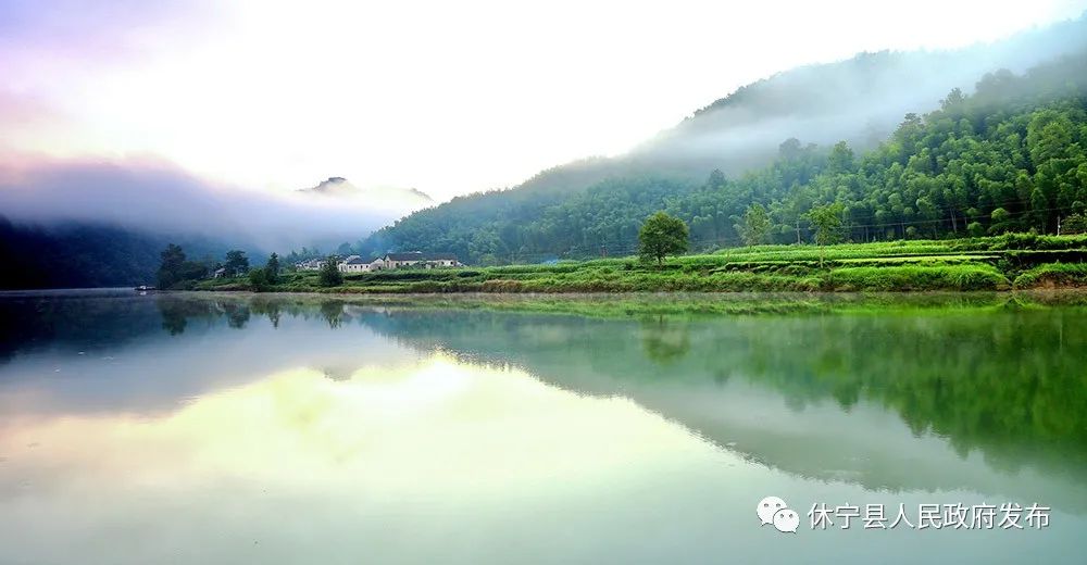 是休宁县陈霞乡一个自然村,村前是百余米宽的率水河