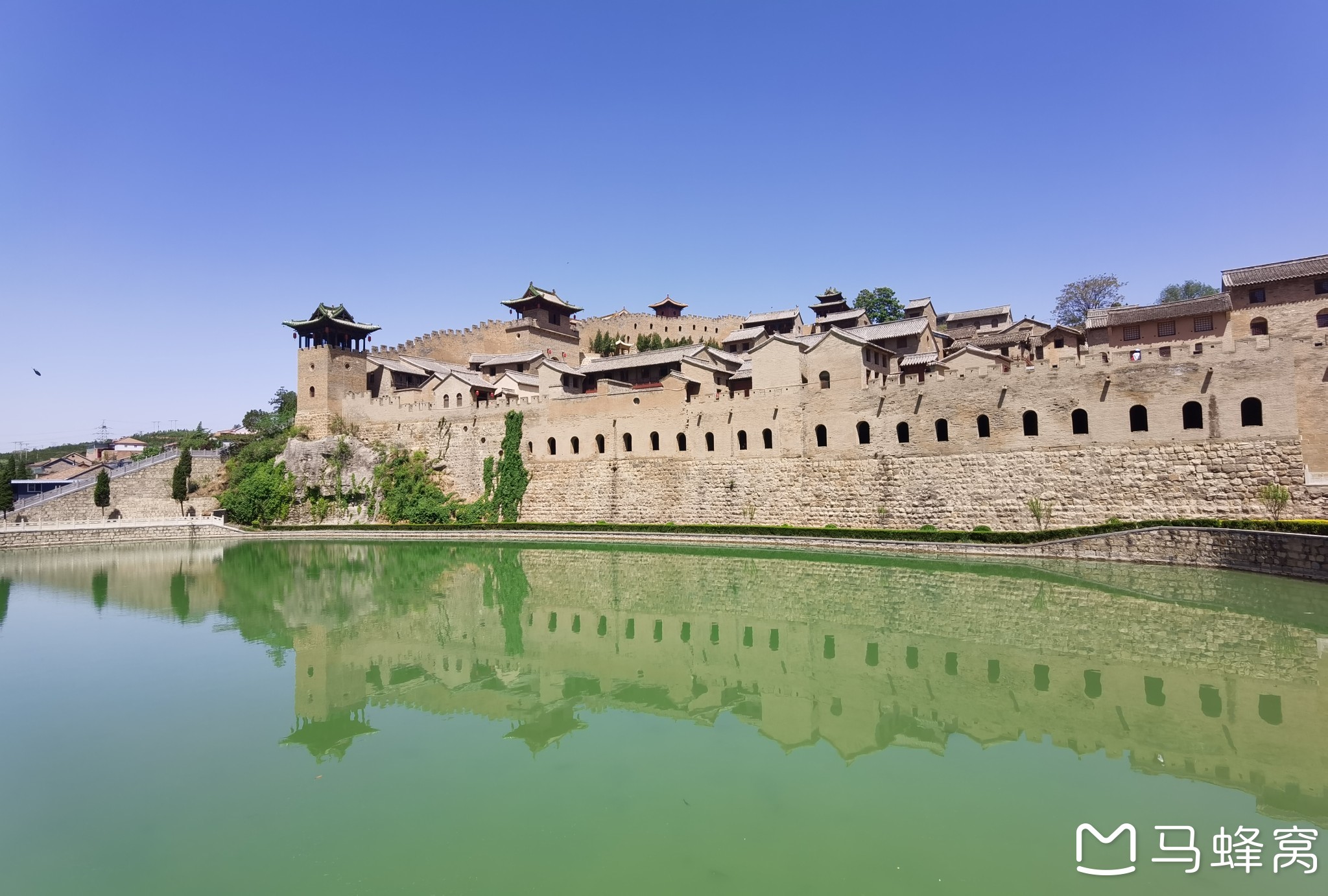 这座古城位于山西省晋城市沁水县东南方向50公里的郑村镇湘峪村