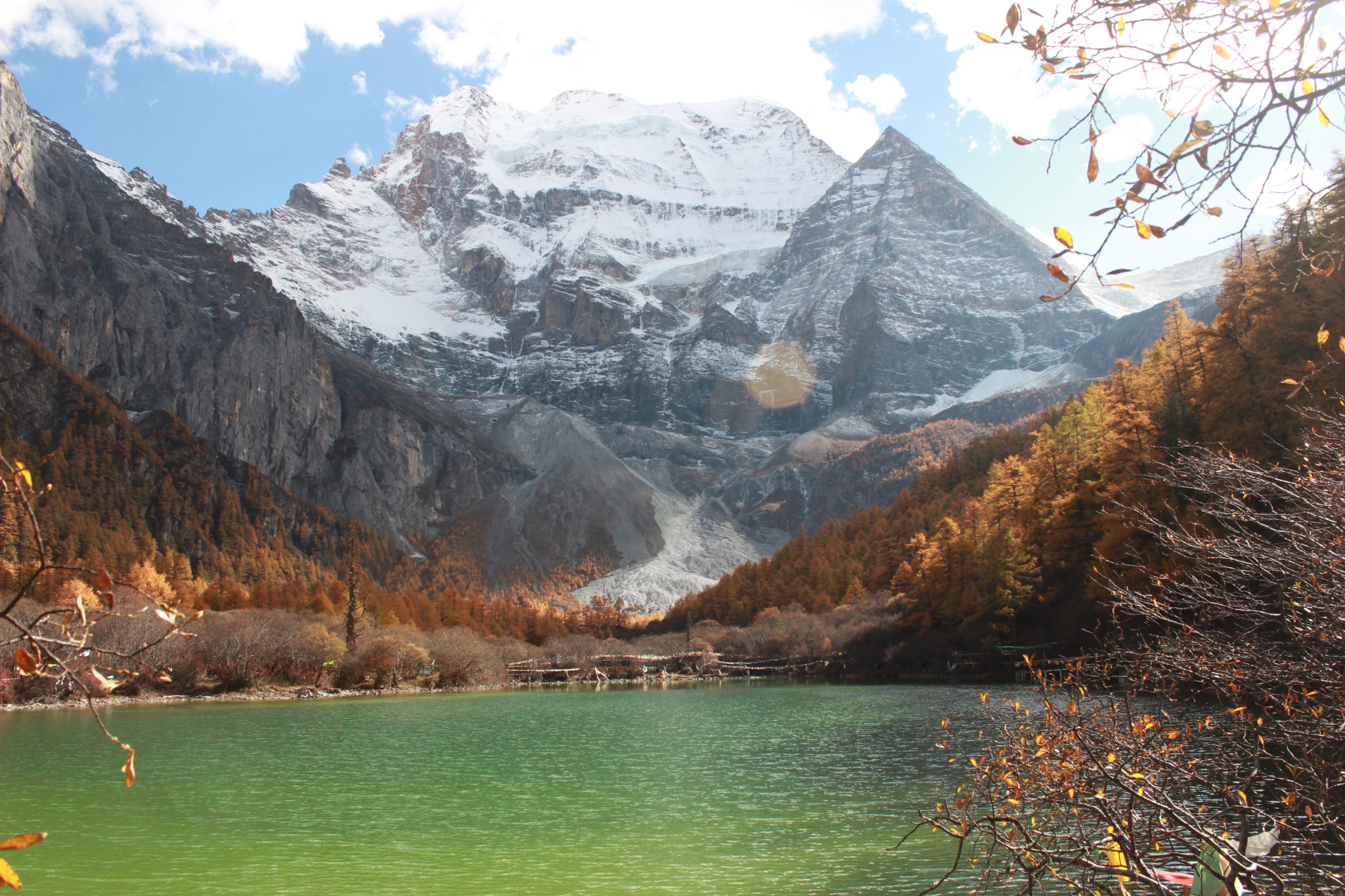 10月稻城亚丁旅游攻略(10月去稻城亚丁最佳时间)（稻城亚丁十月份的天气怎么样）(图1)