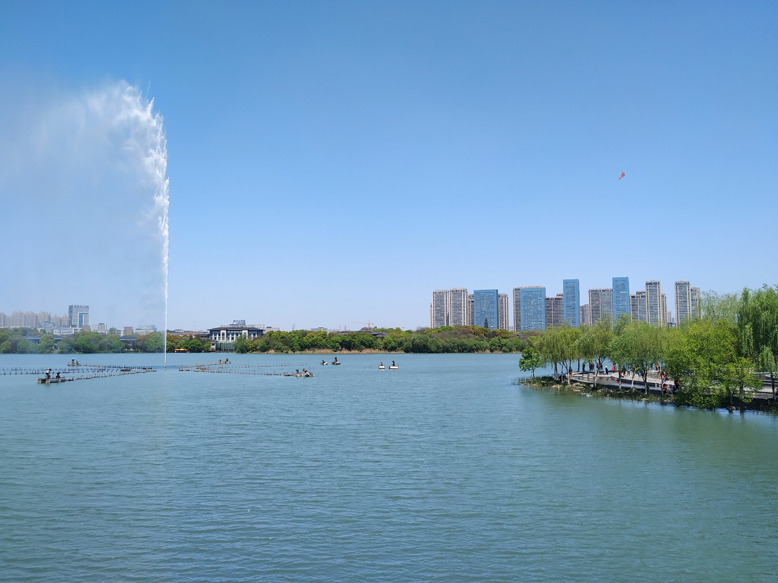 位於合肥經濟技術開發區大學城,位於安徽大學(磬苑校區),合肥工業大學