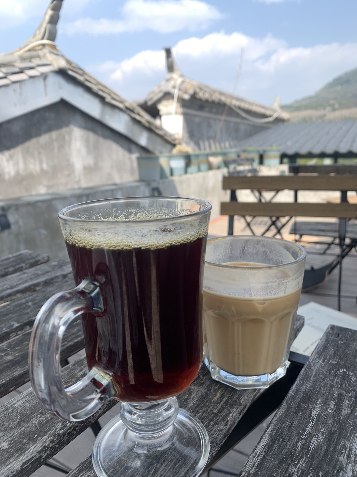 和順古鎮→騰衝市區季老闆的火塘火山石燒烤(和順店)比頓咖啡(和順