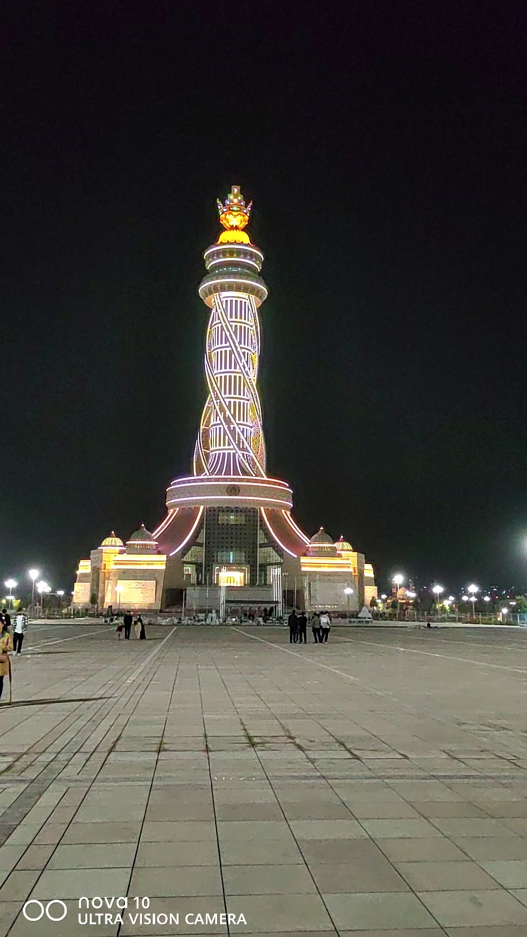 新丝路中亚斯坦五国19天游之三十一夜游塔吉克斯坦杜尚别独立自由广场