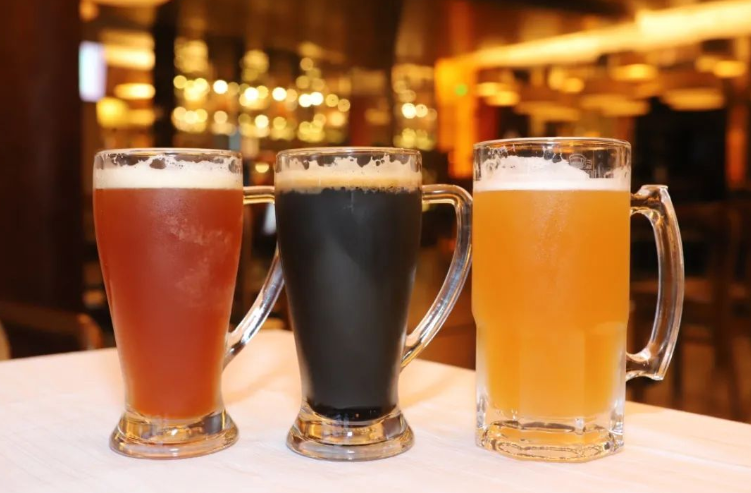 合肥小龙虾啤酒配龙虾,就是这么爽合肥是"中国淡水龙虾之都",食用小