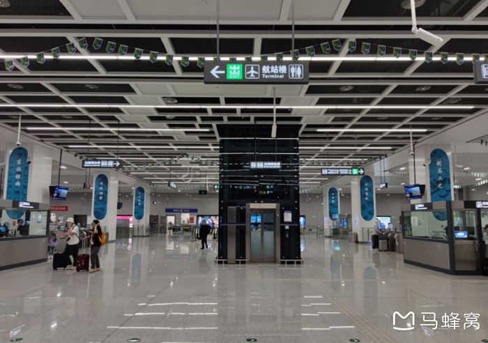 贵阳北站到龙洞堡机场有没有动车