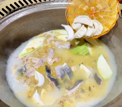 资兴美食-东江湖华兰家柴火鱼