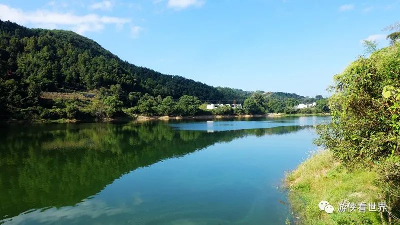 安徽歙县新安江南源口至深渡28公里江岸徒步