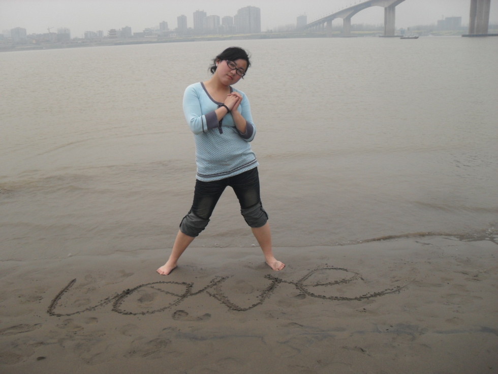 小萍盖在路上…