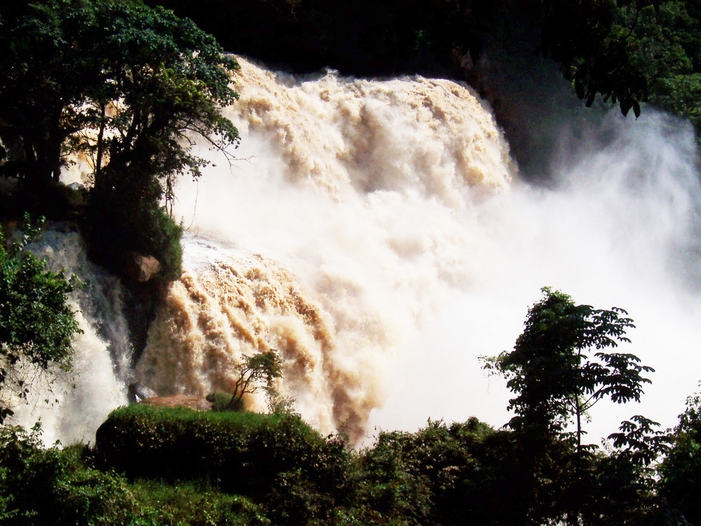刚果河瀑布图片