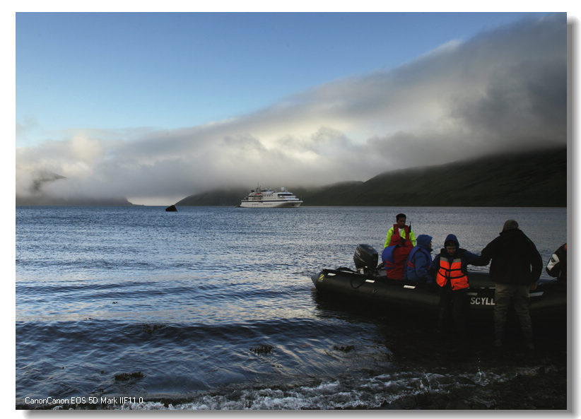 北冰洋火环群岛之旅新知岛主权未明的活火山岛